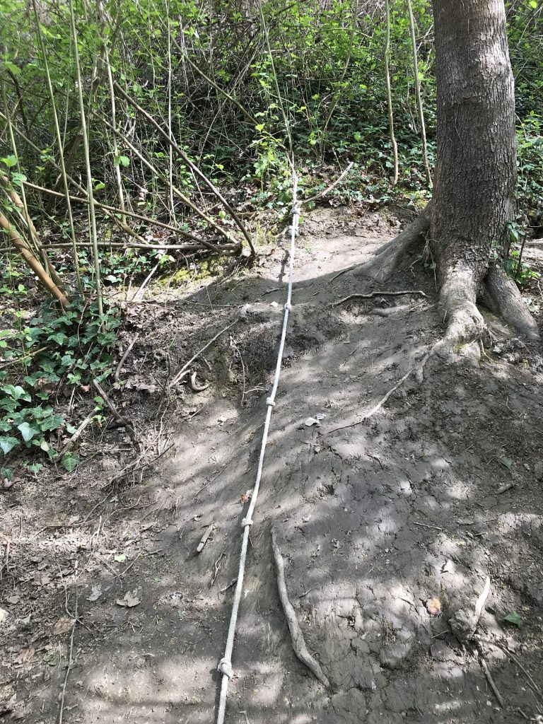 Corde per aiutarsi durante il sentiero