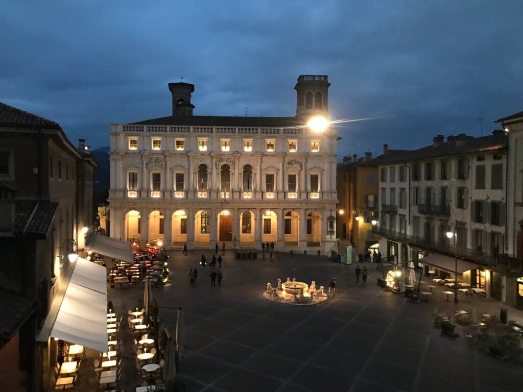 Piazza Vecchia in notturna